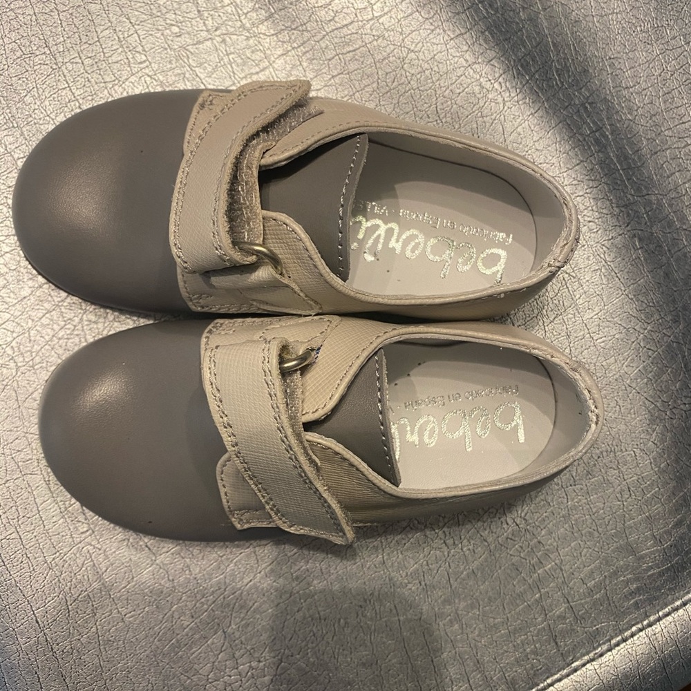 NWOT Beberlis gray boys dress shoes size 21